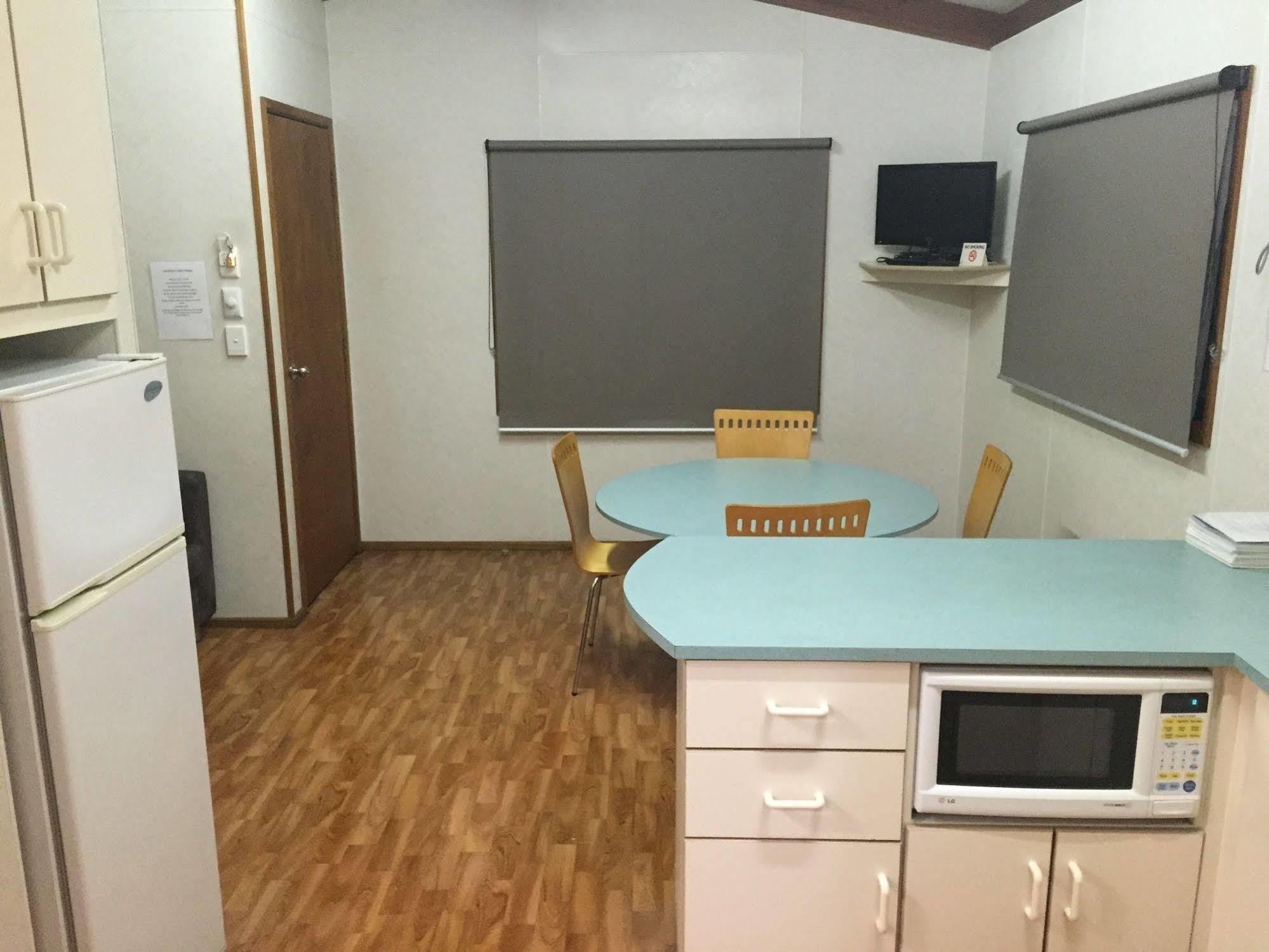 因沃洛什小木屋及公寓式酒店 外观 照片